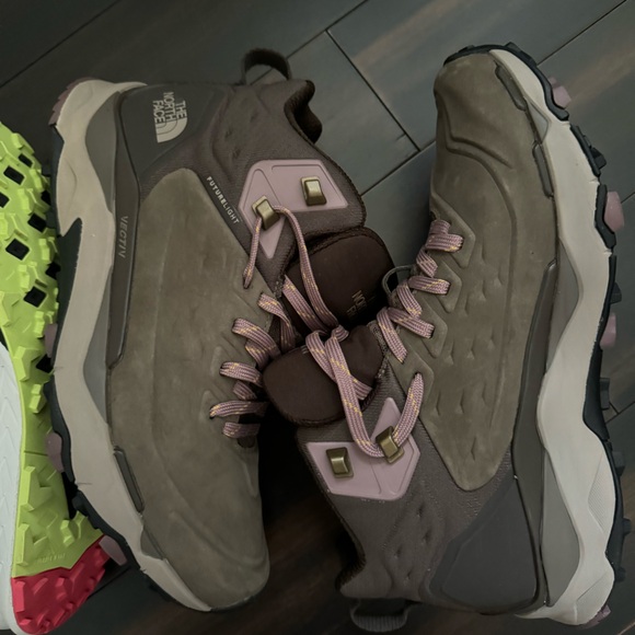 North face - Picture 2 of 10